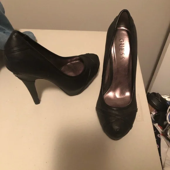 GUESS HEELS BLACK - Picture 2 of 2